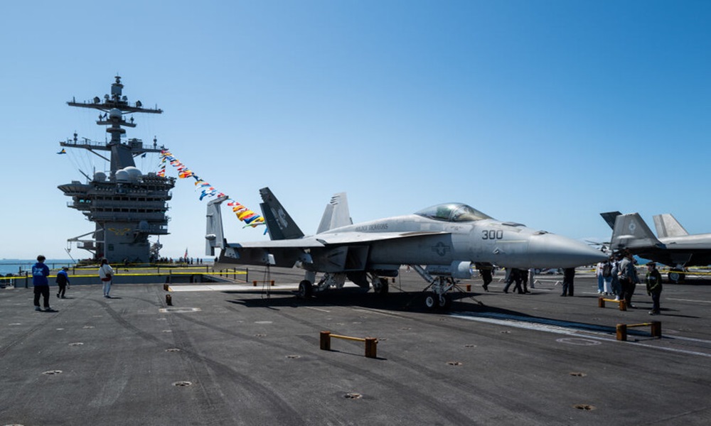 حاملة طائرات أميركية تدخل بحر العرب