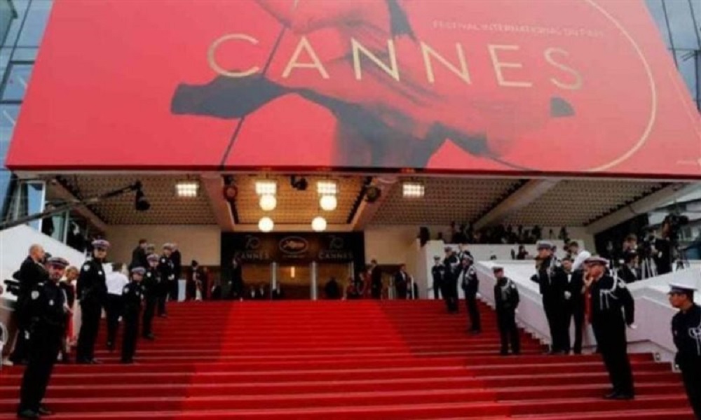 بكامل أناقتهن.. نجمات “كان” يودّعن الـ”Red Carpet”