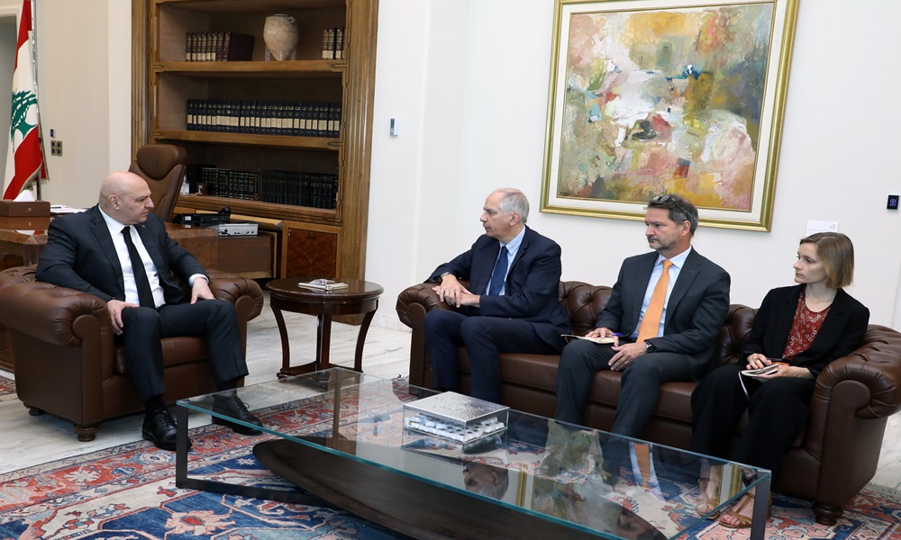 رسالة من ماكرون إلى الرئيس عون