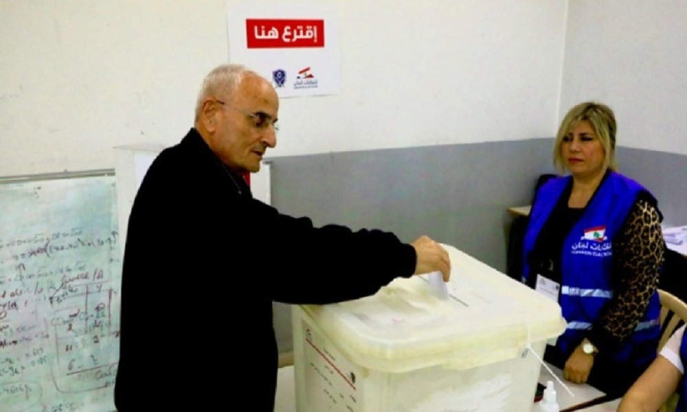 وزير الدفاع أدلى بصوته ونوّه بكل الجهود