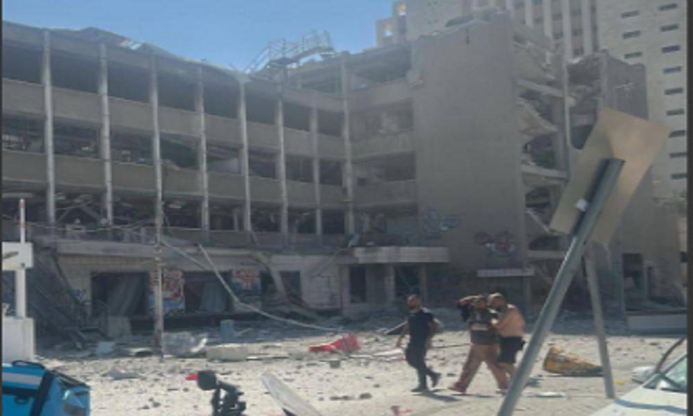 سقوط صاروخ إيراني على مدرسة في تل ابيب