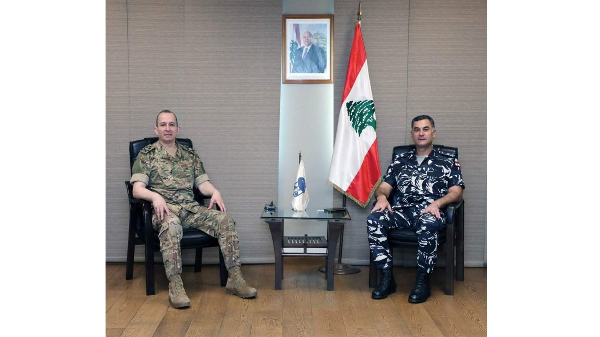 سبل التعاون بين اللواء عبدالله وقائد الجيش