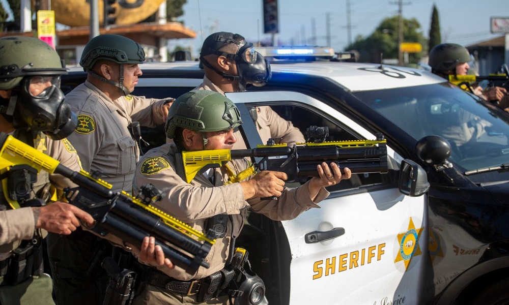 شغب لوس أنجلوس مستمر.. وترامب: هذا السبب