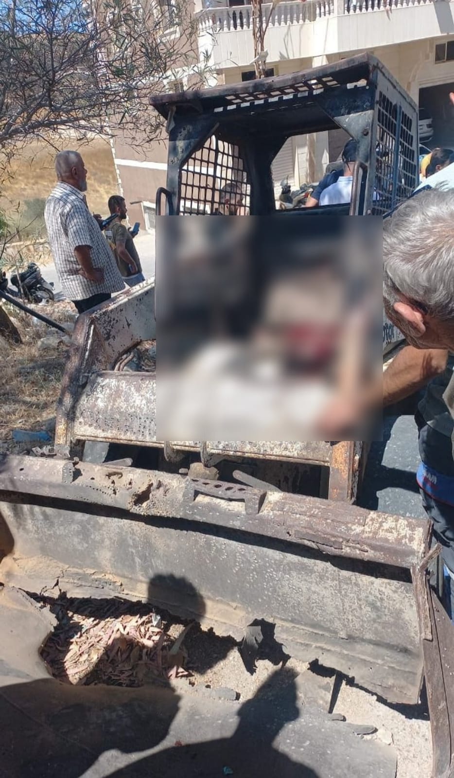 استهداف آلية bob cat عند مفرق برعشيت- شقرا