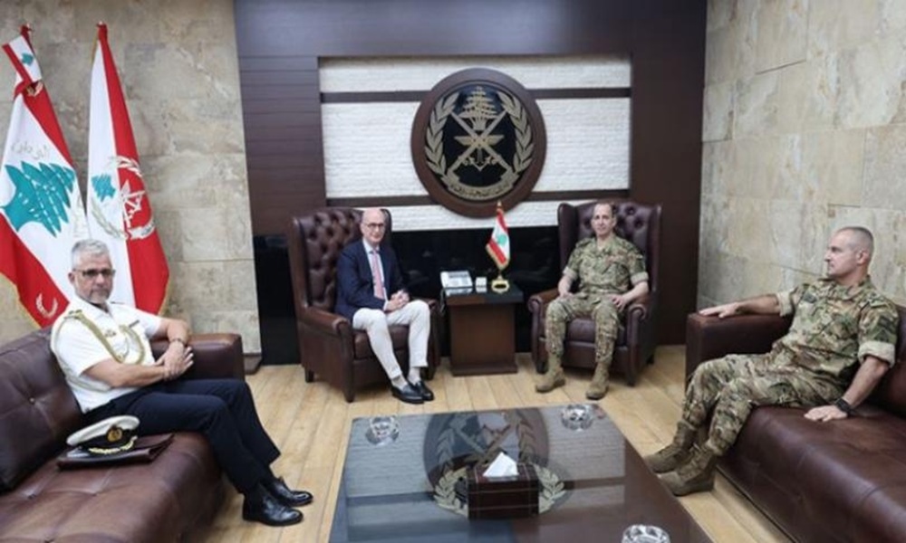قائد الجيش عرض لسبل التعاون مع السفير الألماني