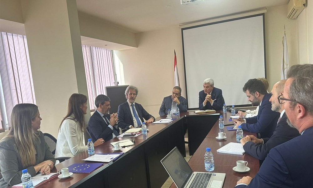 وزير الصناعة يبحث دعم القطاع الخاص مع الاتحاد الأوروبي