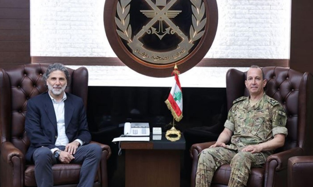 قائد الجيش بحث مع متى الأوضاع العامة