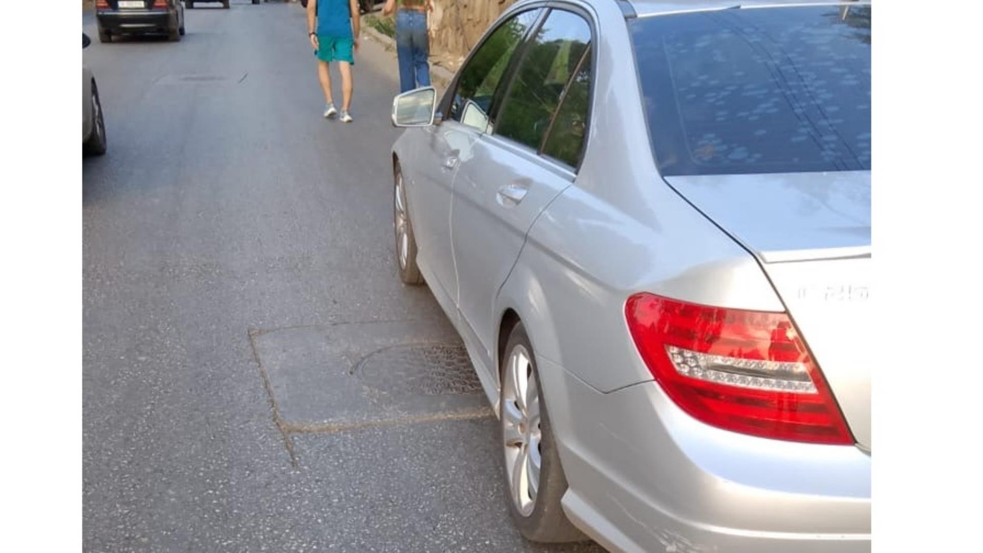 نداء.. لا تركنوا سياراتكم فوق ريغارات المياه!