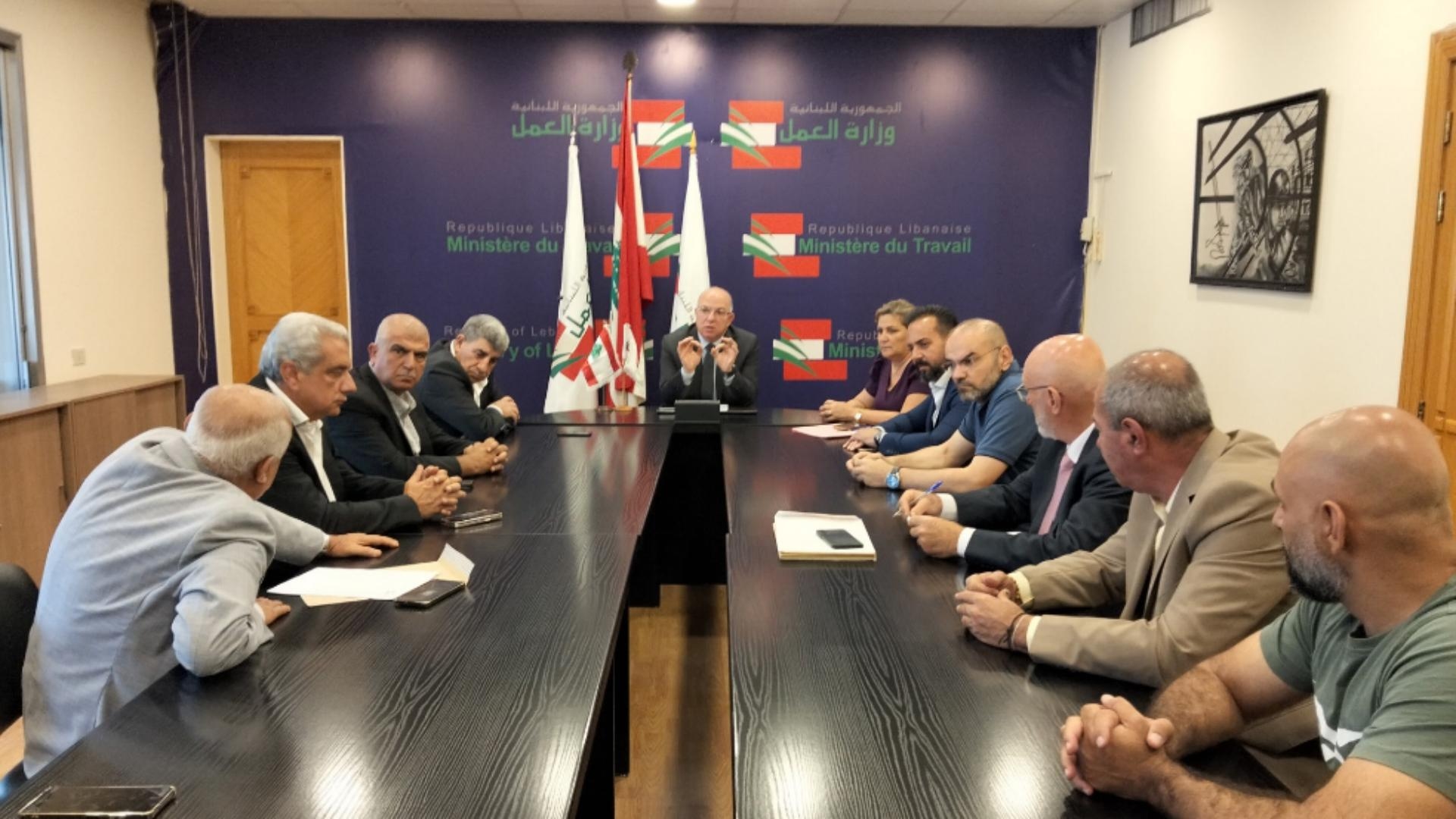 وزير العمل استقبل وفداً من نقابات أصحاب شاحنات النقل البرّي
