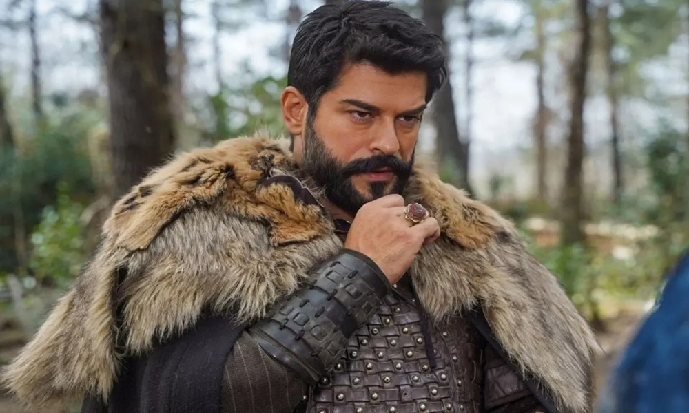 بالصورة: بوراك أوزجيفيت ينسحب من المسلسل من أجل المال ويتخلّى عن لحيته