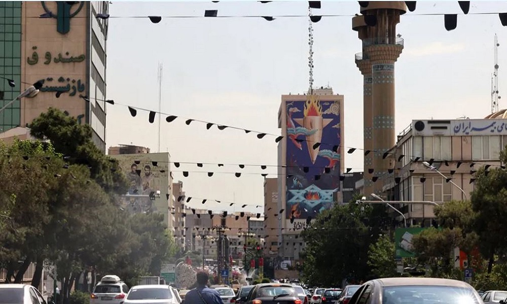 حريق بمجمع تجاري في إيران