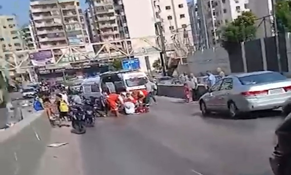 بالفيديو: انزلاق سيارات في طرابلس بسبب تسرّب المازوت