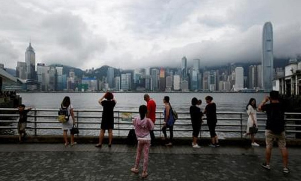 إعصار “ويفا” يقترب.. هونغ كونغ تطلق أعلى درجات التحذير