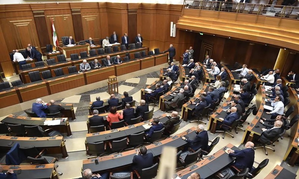 قوى لبنانية مستاءة من إحياء “الترويكا” في مفاوضات حصرية السلاح