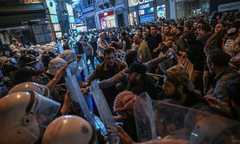 صدامات في اسطنبول بسبب رسم مسيئ للنبي محمد