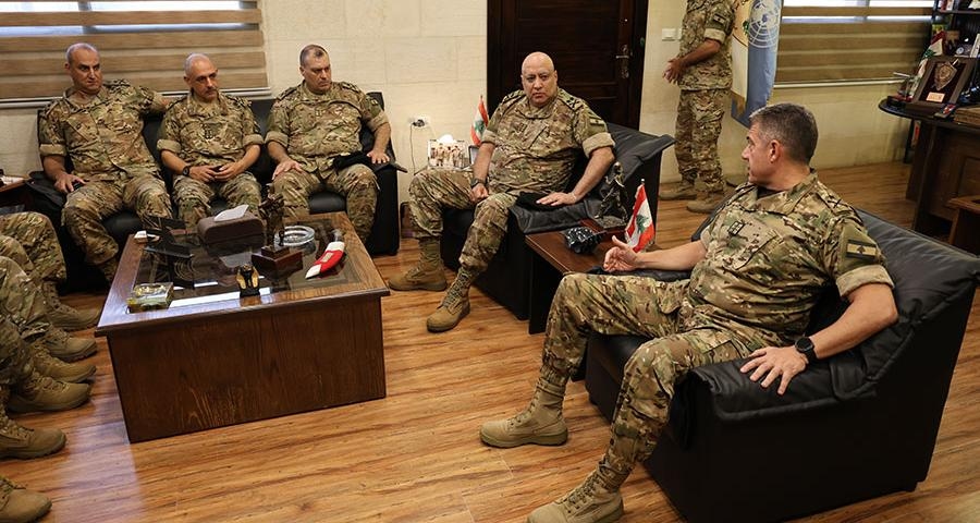 قيادة الجيش تتفقد عددًا من الوحدات المنتشرة بالجنوب