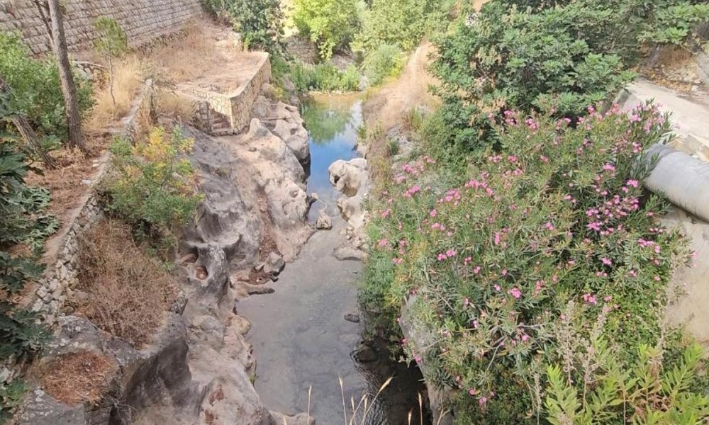نبع الطاسة يواجه خطر الجفاف وأزمة القرى تتفاقم