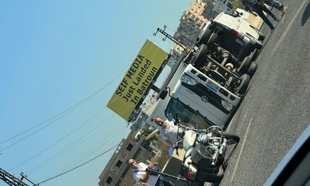 بالصورة- انقلاب شاحنة في البترون