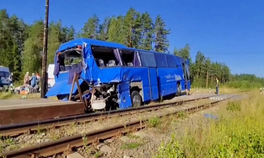 في روسيا.. قتلى وجرحى بحادث بين حافلة وقطار!