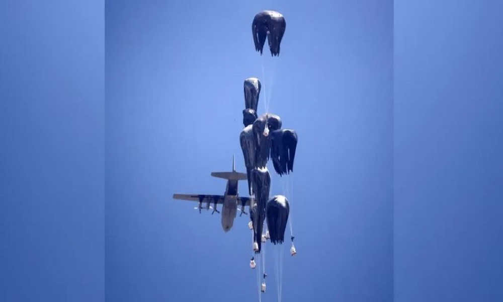 كندا تسقط مساعدات على غزة