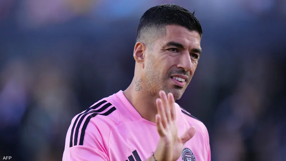 سواريز موقوف 6 مباريات بعد حادثة البصق