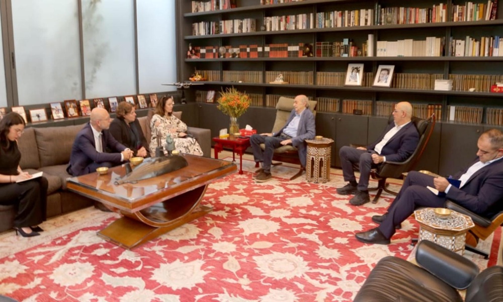 جنبلاط عرض مع وفد تشيكي للمستجدات السياسية والأمنية