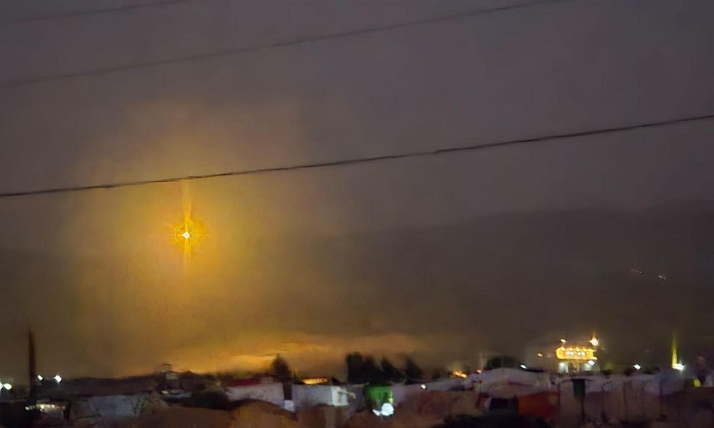 قنبلة مضيئة فوق السلسلة الشرقية… ما مصدرها؟