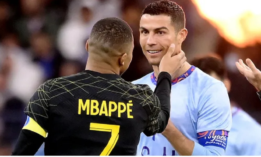 والدة مبابي تكشف: ابني أراد جنسية رونالدو البرتغالية