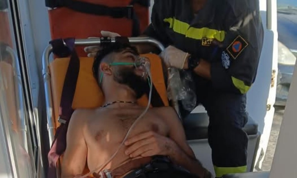 إنقاذ شابين من الغرق مقابل كورنيش عين المريسة