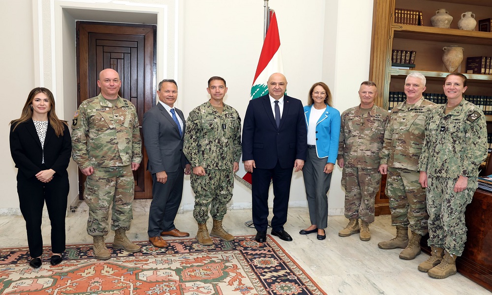 عون للوفد الأميركي: للضغط على إسرائيل للانسحاب من لبنان