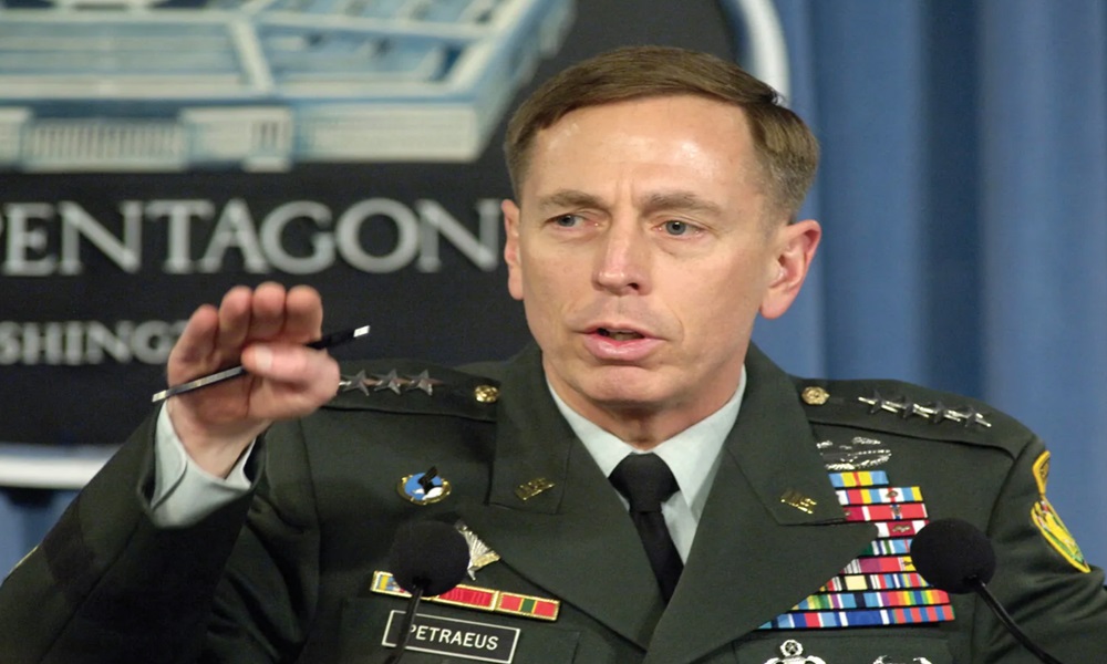 هل يحل ديفيد باتريوس مكان توم برّاك؟