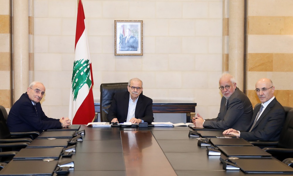 إجتماع تشاوري في السراي