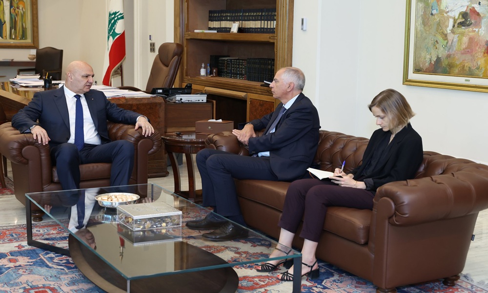 عون يستقبل ماغرو.. ومبادرة فرنسية للبنان