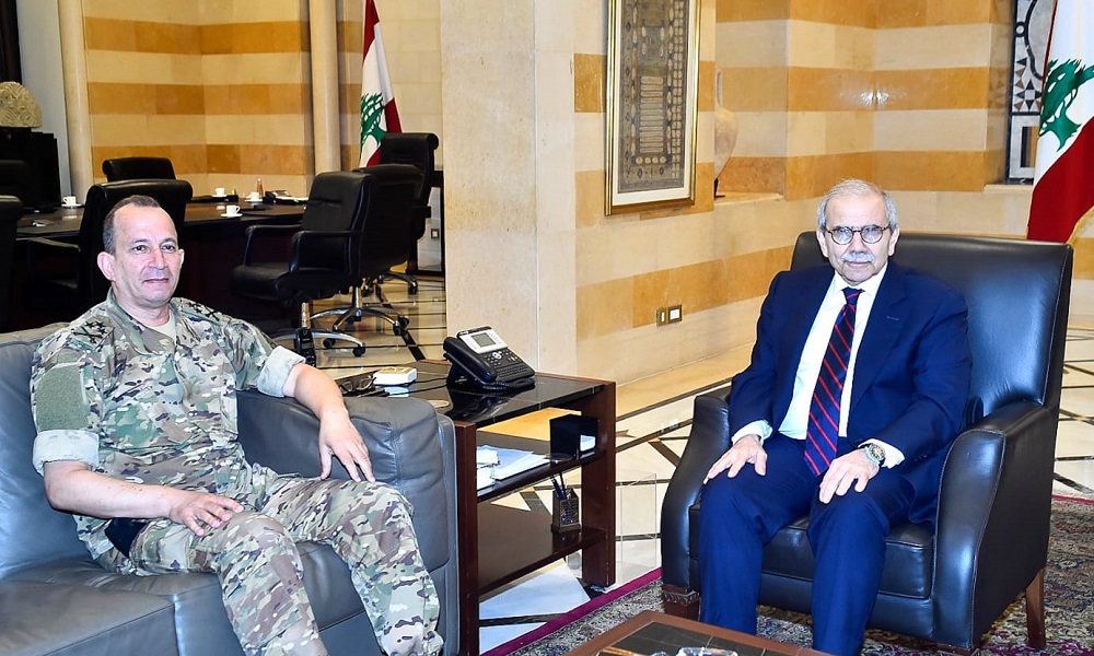 قائد الجيش في السراي