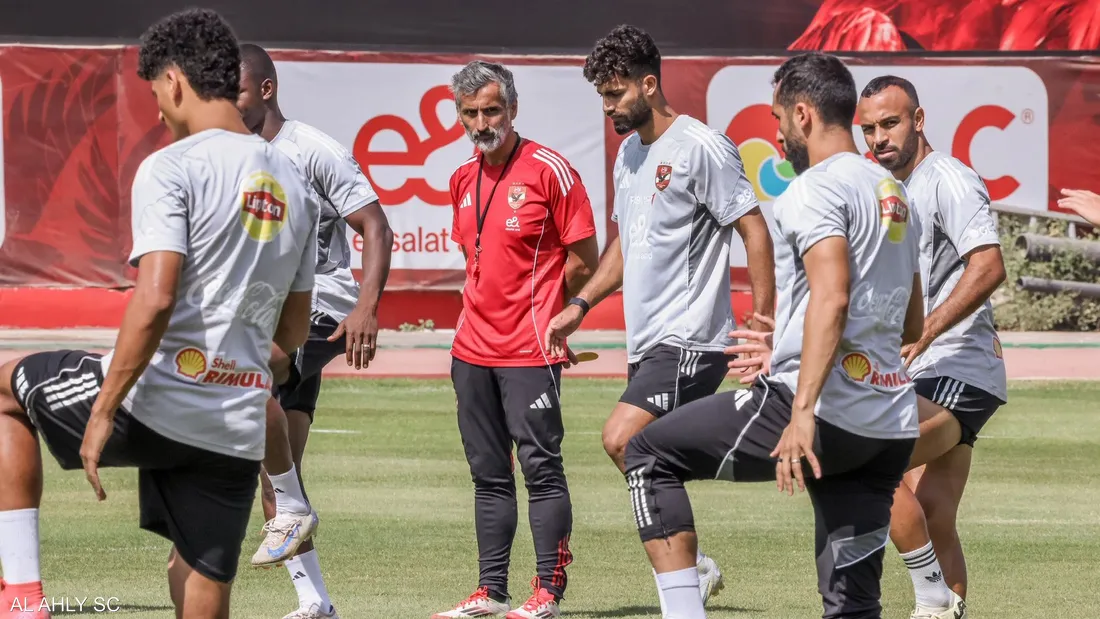 ثنائية بيراميدز تطيح مدرب الأهلي المصري