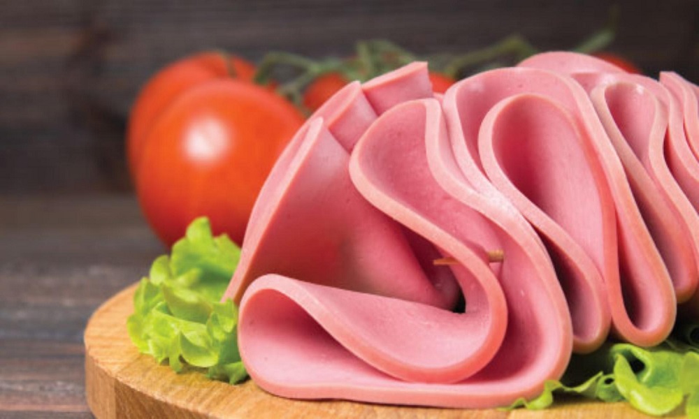 فضيحة صحية: مسحوق العظام والجلود في مصانع المرتديلا!