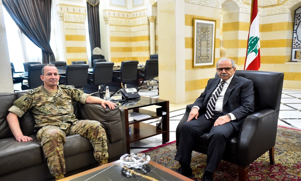 قائد الجيش في السراي