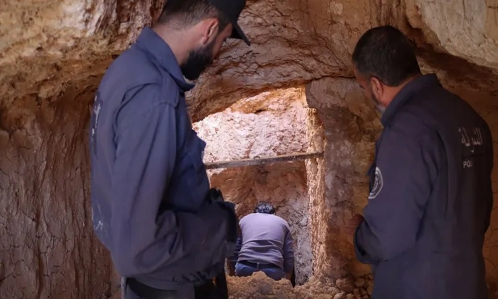 بالصور: العثور على سجن تحت الأرض غربي سوريا