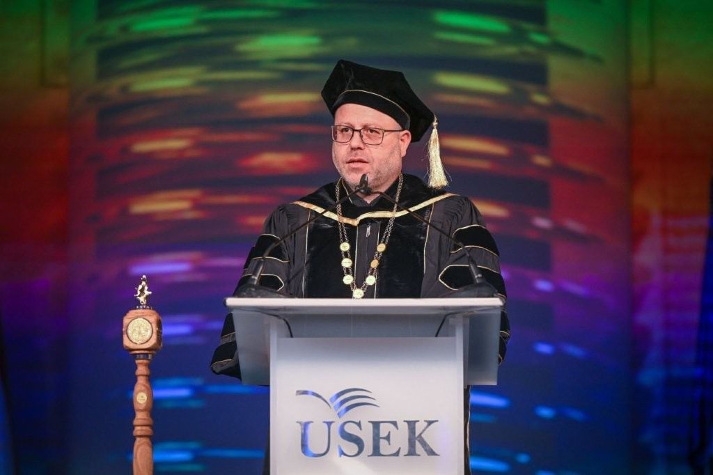 تنصيب الأب مكرزل رئيسا لجامعة الروح القدس