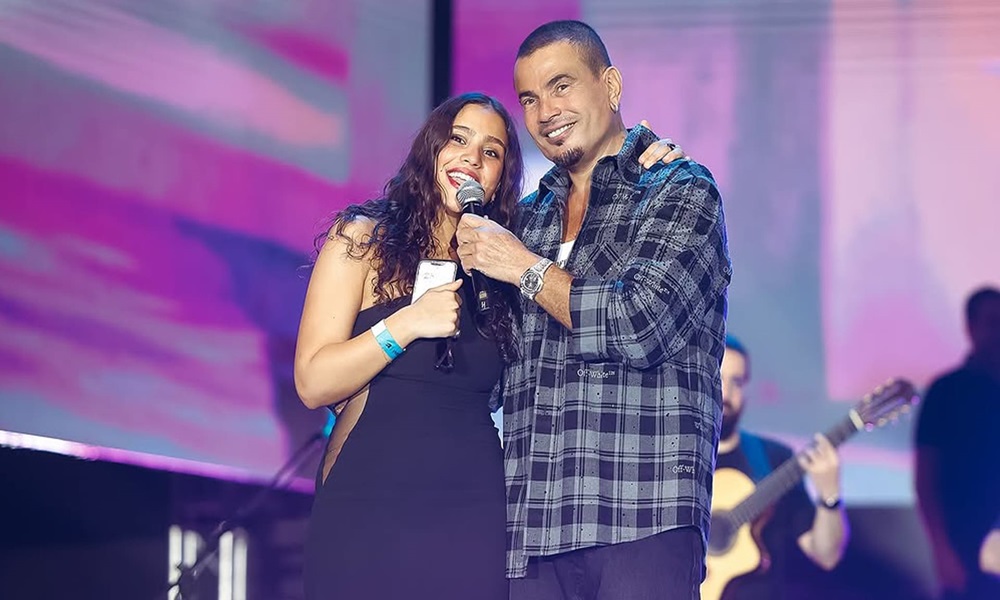 عمل غنائي جديد يجمع عمرو دياب بابنته