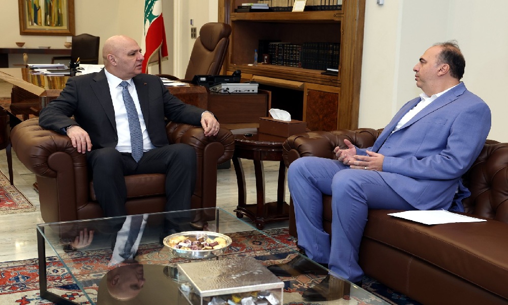 عون يطلع على إصلاحات مؤسسة مياه لبنان الجنوبي بعد الحرب