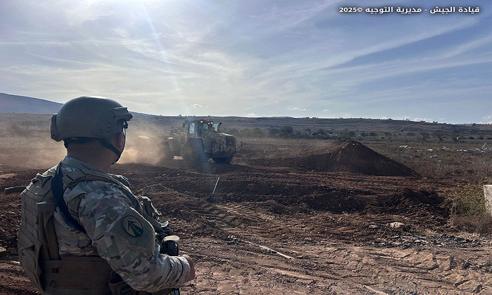 بالصور: الجيش يزيل سواتر ترابية إسرائيلية في خراج عيترون