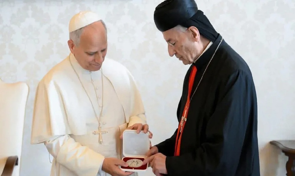 وطن مشلّع بين زيارة لاوون الرابع عشر ووصاية خامنئي