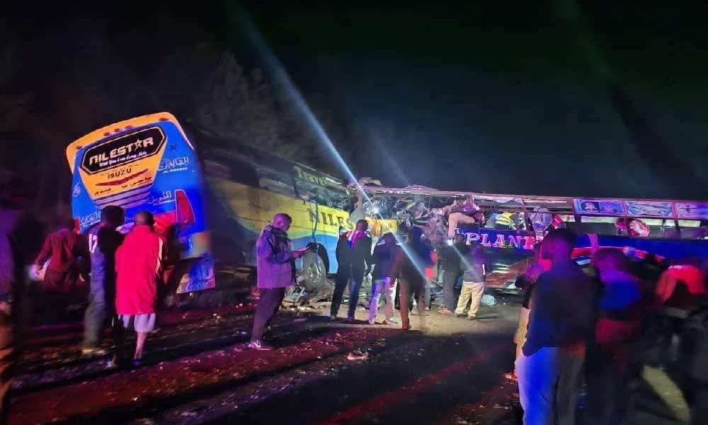 أكثر من 60 قتيلًا بتصادم حافلتين في أوغندا (صور)