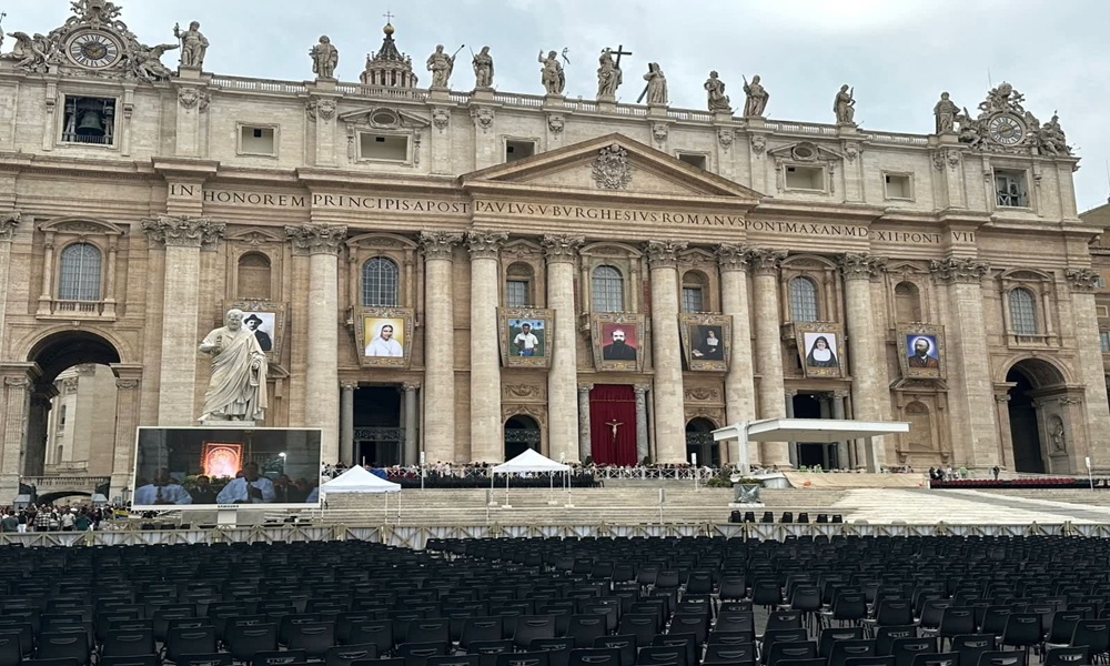 بالصور: الفاتيكان يستعدّ… مالويان قدّيساً