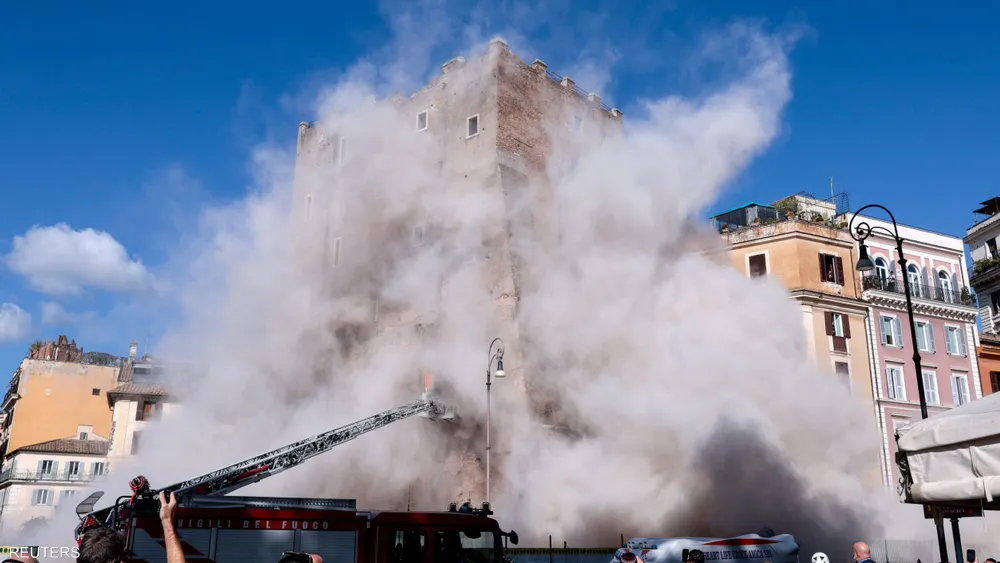 انهيار برج تاريخي في روما يودي بحياة عامل أثناء الترميم