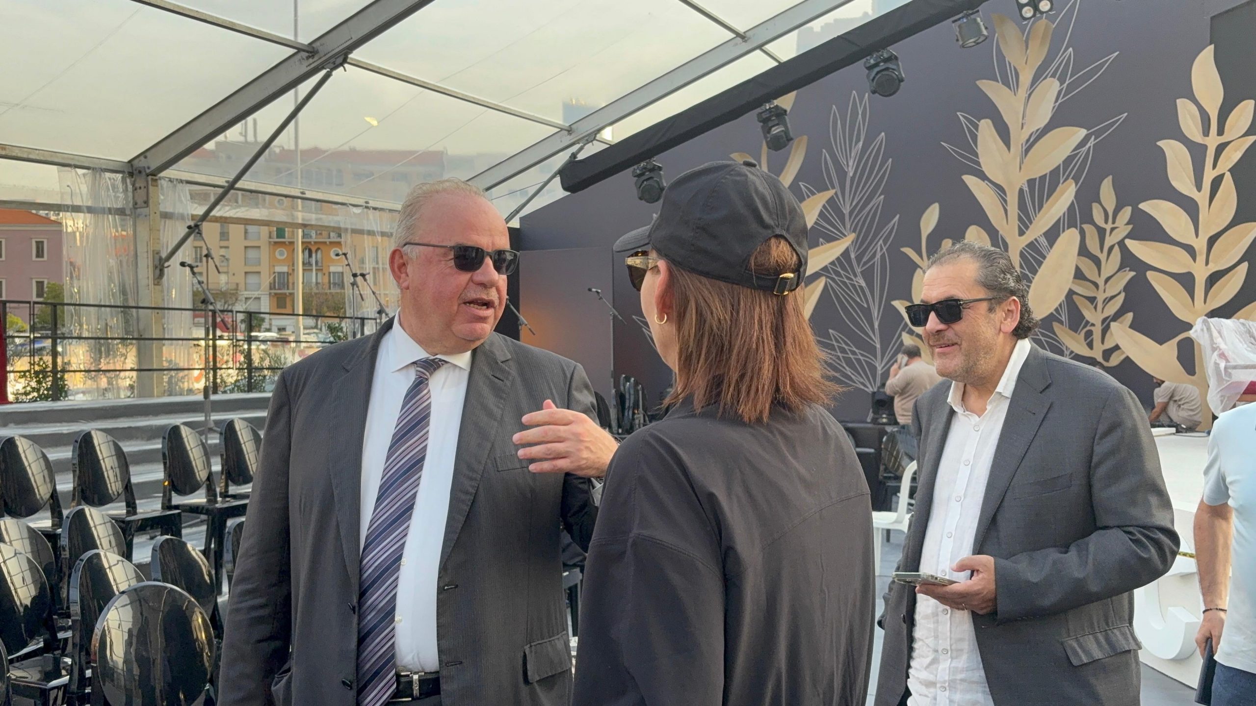 الحاج يتفقد جاهزية شبكتي الخلوي قبل زيارة البابا