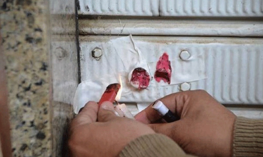 إقفال فرن “كعك” بالشمع الاحمر