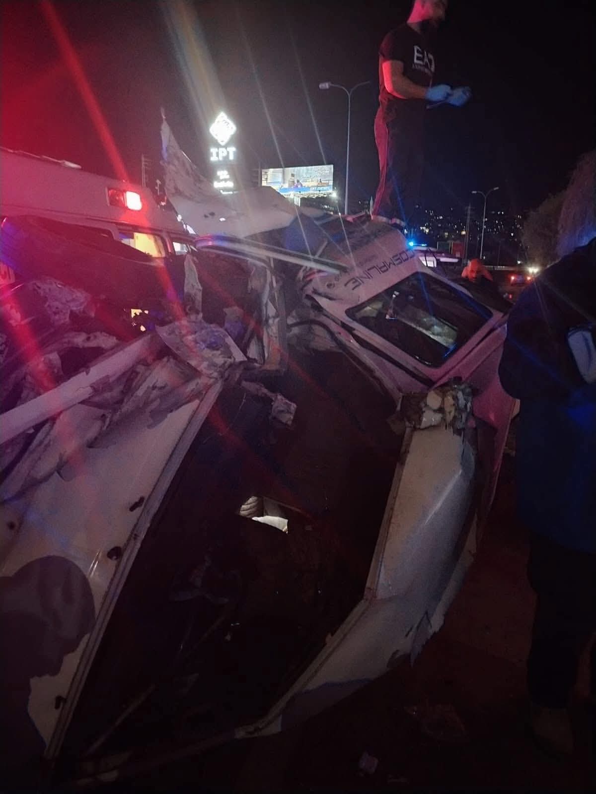 بالفيديو والصور: 6 جرحى بحادث سير على أوتوستراد عمشيت