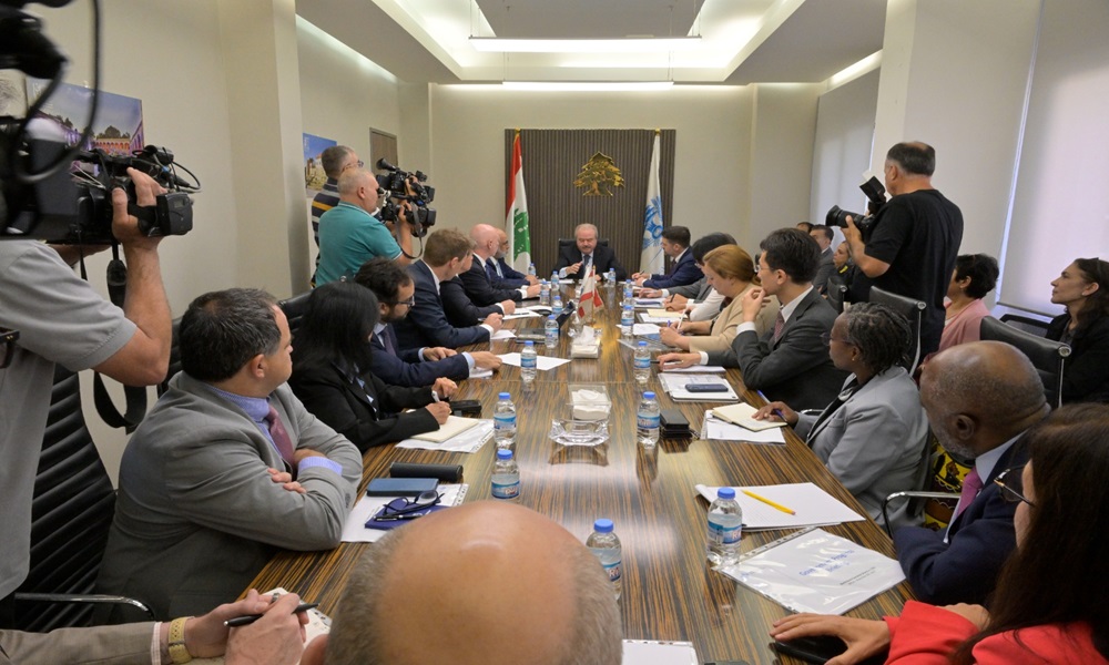 وفد كبير من البنك الدولي في بيروت